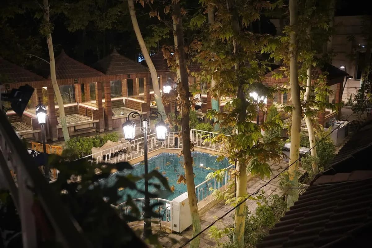 https://s2.webstatic.net/post/eram-restaurant-authentic-taste-warm-atmosphere-heart-shandiz/1754286683129a71-1200x800.webp