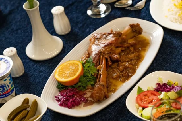 غذاهای سنتی ایرانی با کیفیتی متفاوت در رستوران ارم